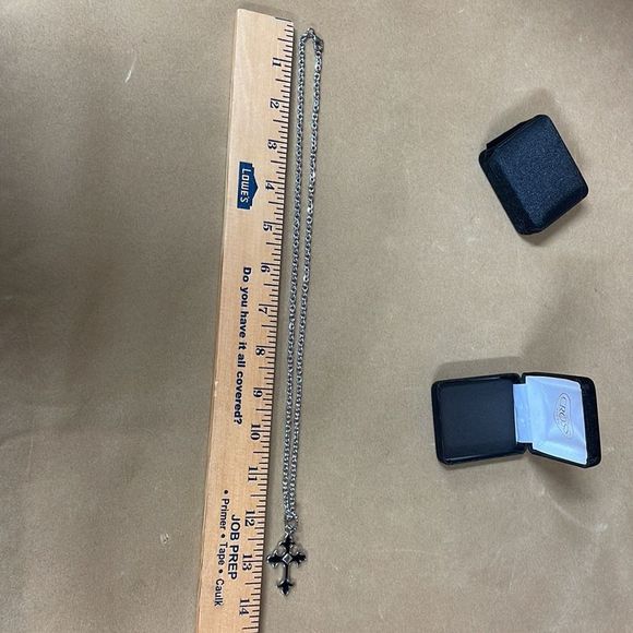 Black and silver cross necklace - Picture 2 of 9